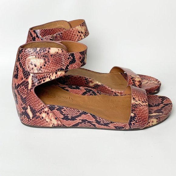 Gentle Souls By Kenneth Cole Gianna Sandal Pink Snake Print  11 - Picture 5 of 8